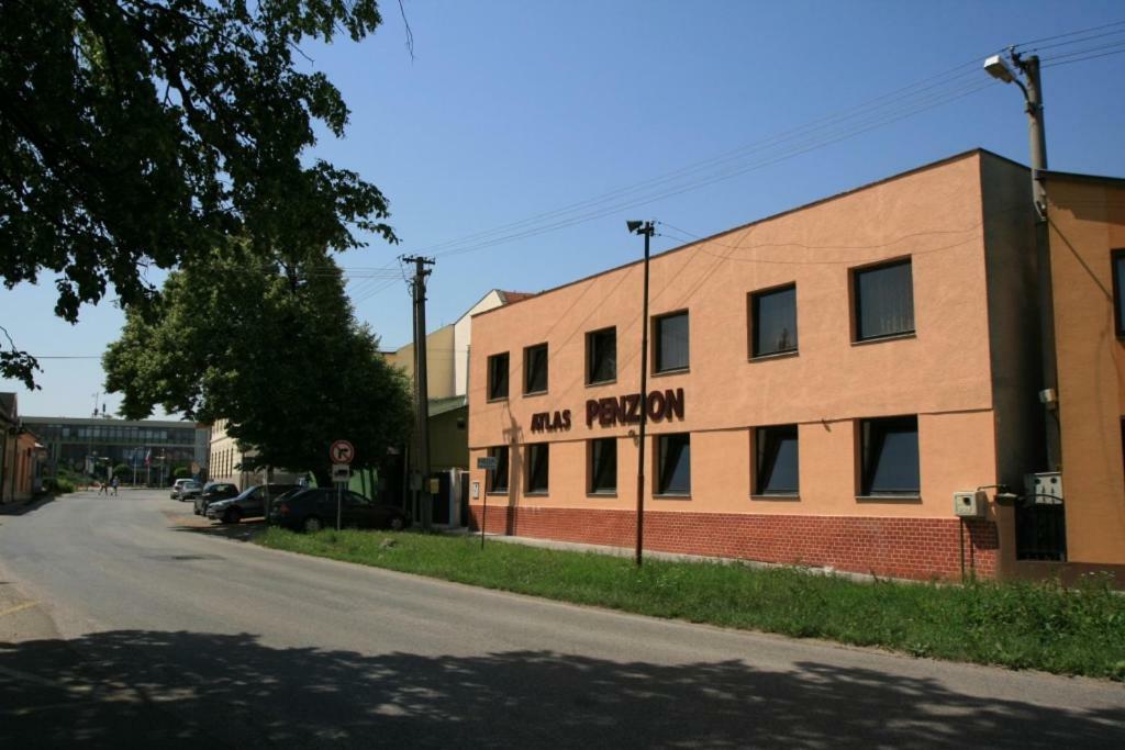 Penzion Atlas Sturovo Exterior photo